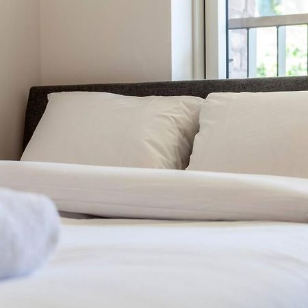 Stunning New 3 Bdr Duplex Wbalcony, East London Lejlighed Eksteriør billede