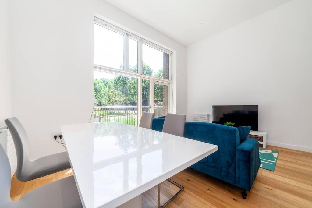 Stunning New 3 Bdr Duplex Wbalcony, East London Lejlighed Eksteriør billede