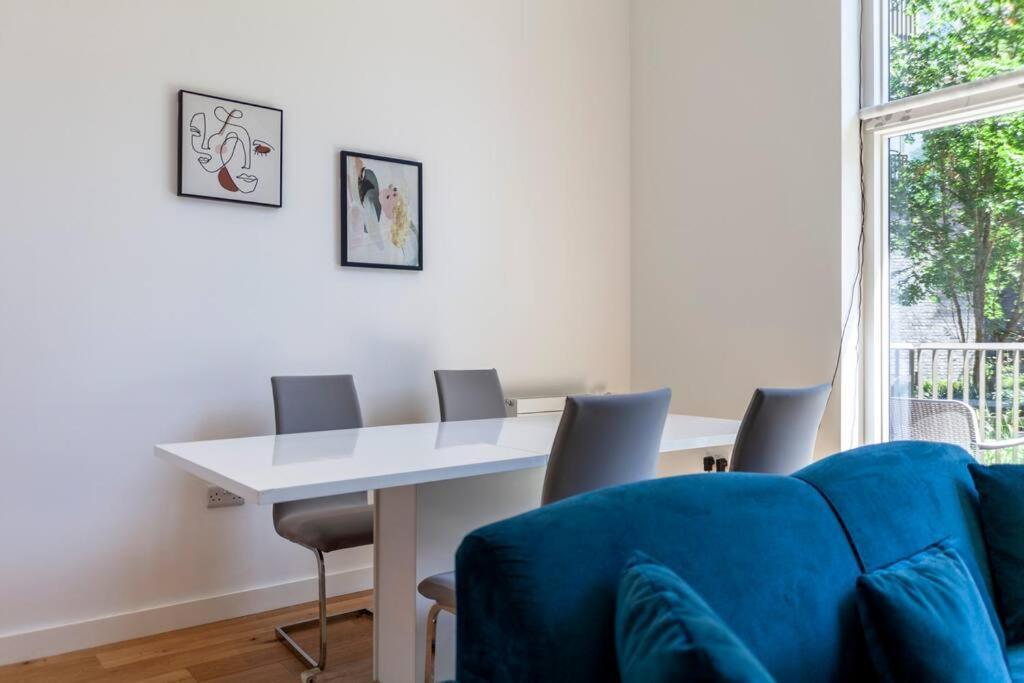 Stunning New 3 Bdr Duplex Wbalcony, East London Lejlighed Eksteriør billede