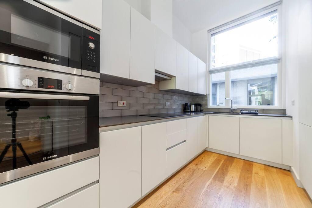 Stunning New 3 Bdr Duplex Wbalcony, East London Lejlighed Eksteriør billede