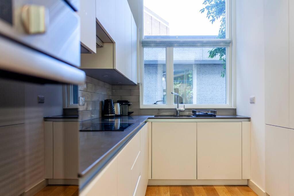 Stunning New 3 Bdr Duplex Wbalcony, East London Lejlighed Eksteriør billede