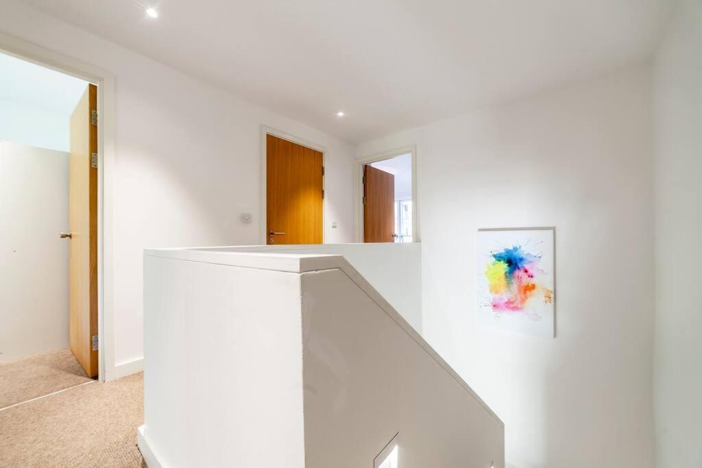 Stunning New 3 Bdr Duplex Wbalcony, East London Lejlighed Eksteriør billede