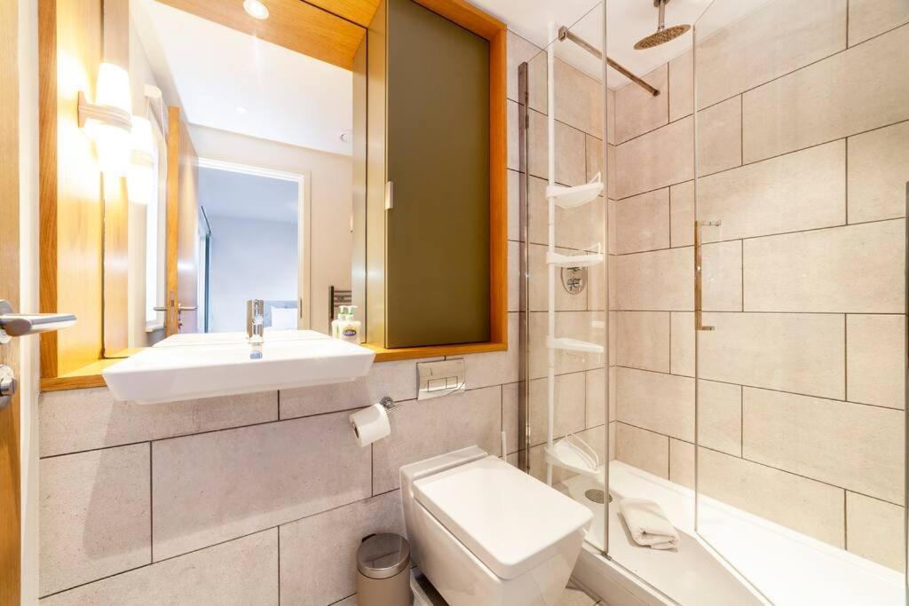 Stunning New 3 Bdr Duplex Wbalcony, East London Lejlighed Eksteriør billede