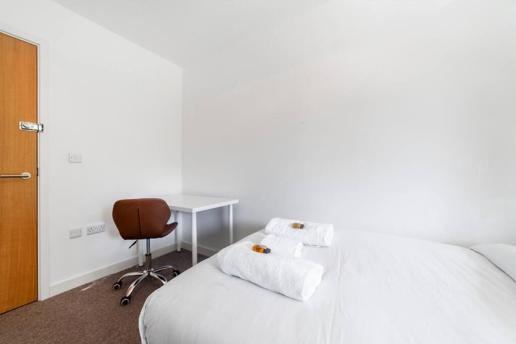 Stunning New 3 Bdr Duplex Wbalcony, East London Lejlighed Eksteriør billede